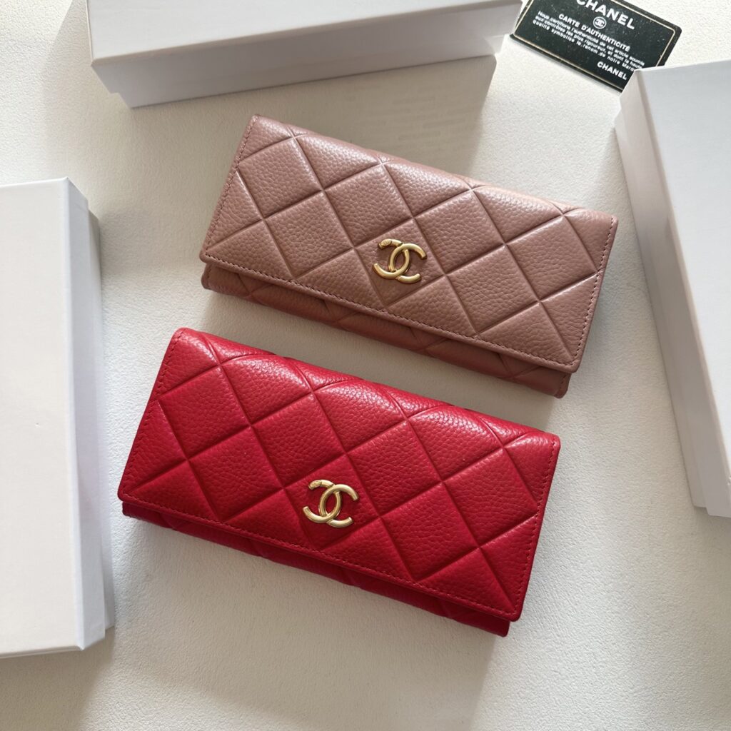 Chanel Black Leather Wallet 19 x 10 cm editorial product context 2