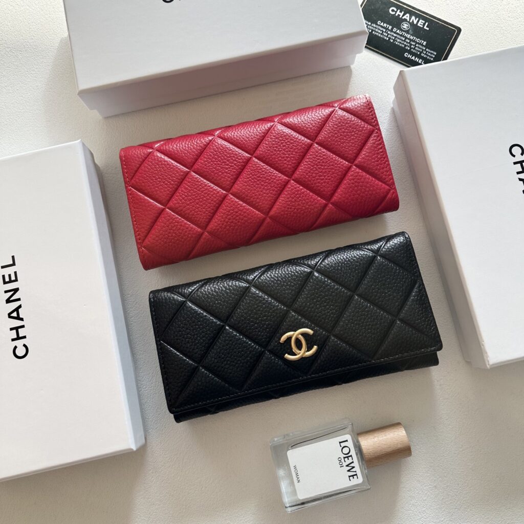 Chanel Black Leather Wallet 19 x 10 cm editorial product context 3