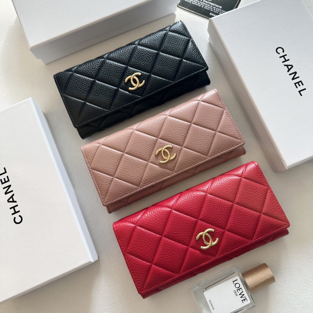 Chanel Black Leather Wallet 19 x 10 cm editorial product context 1