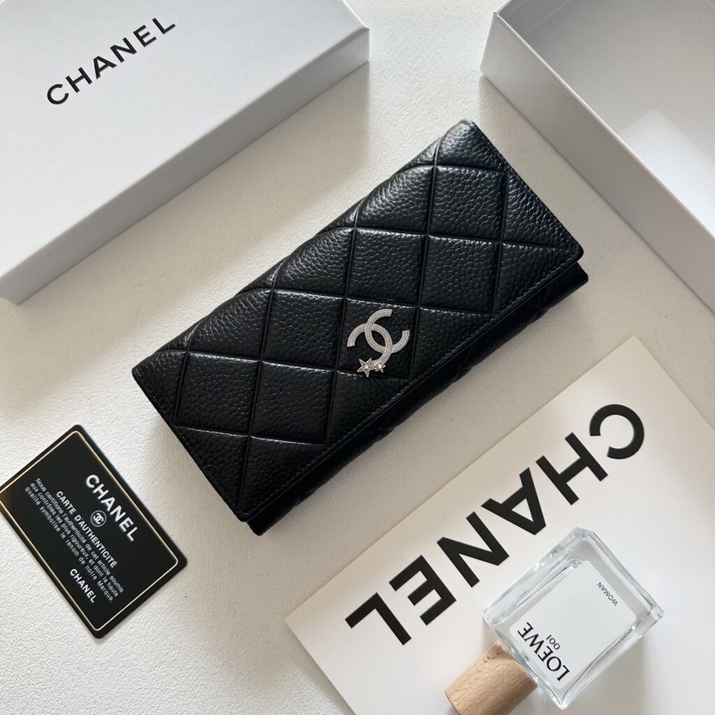 Designer Black Leather Wallet 19 x 10 cm editorial product context 1