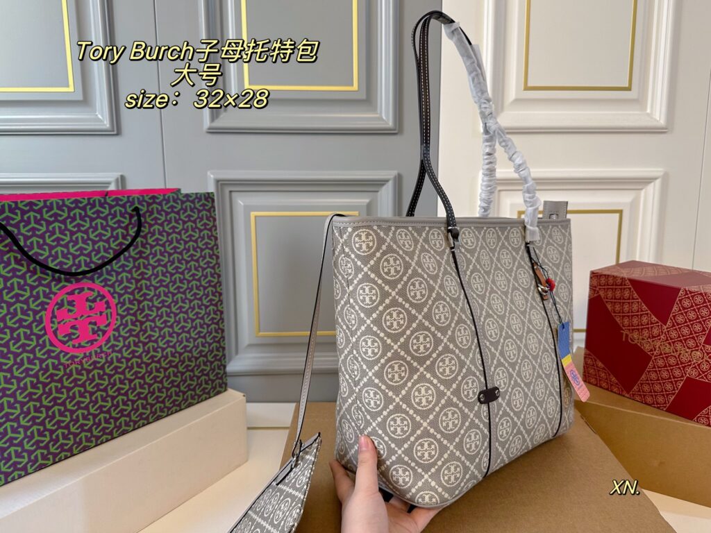 Tory Burch Tb Large Canvas Tote Bag 32 x 28 cm editorial product context 3