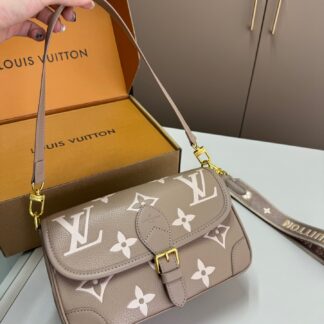 Louis Vuitton p110 D-69 25 14 Diane Bag