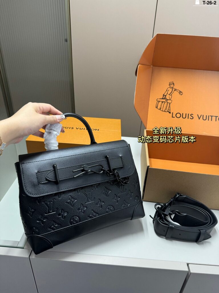 Louis Vuitton 26 Steamer Bag 25 x 17 cm editorial product context 1