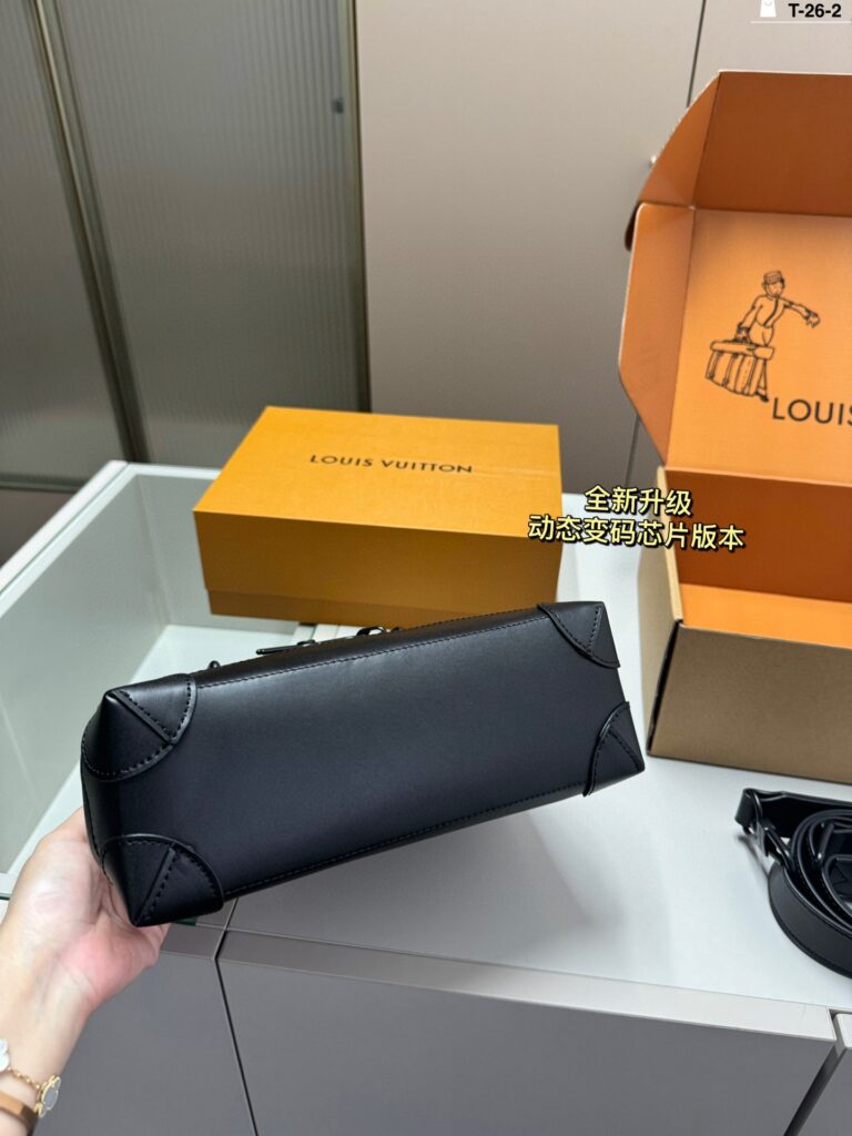 Louis Vuitton p150 26 25 17 Steamer Clutch 1.9 x editorial product context 3