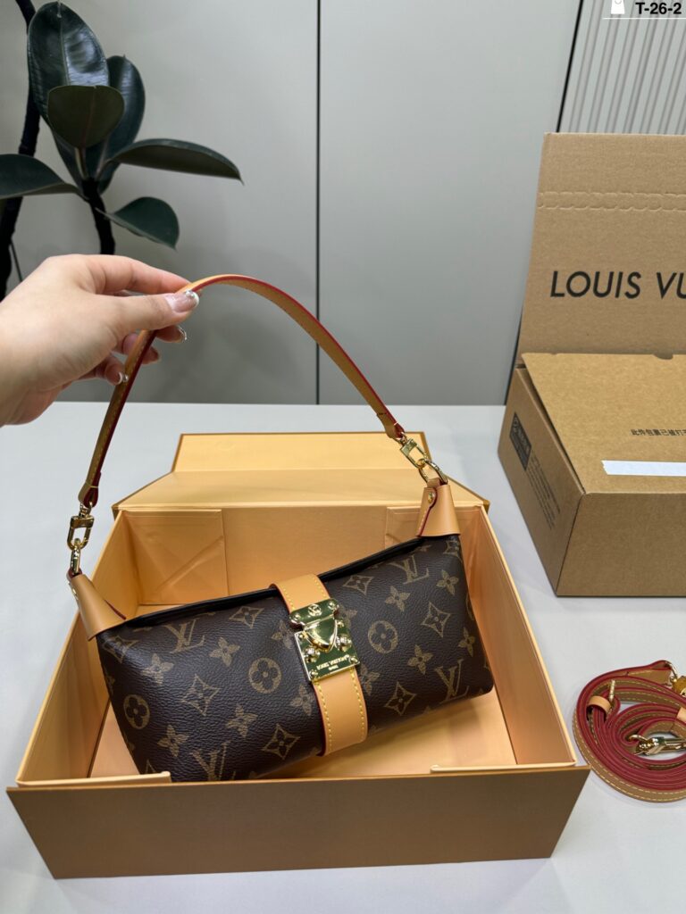 Louis Vuitton 26 Pochette Mia Bag 21 x 10 cm editorial product context 1