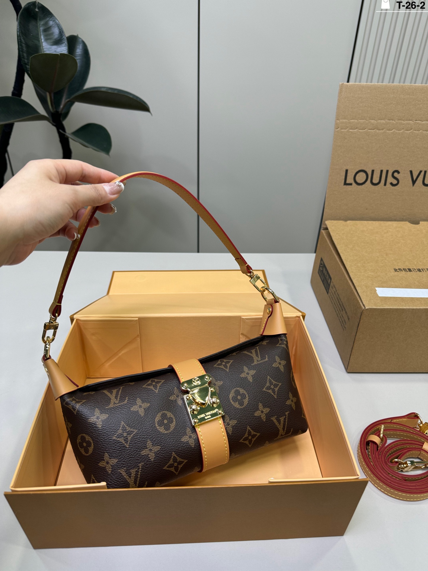 Louis Vuitton T-26-2 21 10 POCHETTE MIA Bag