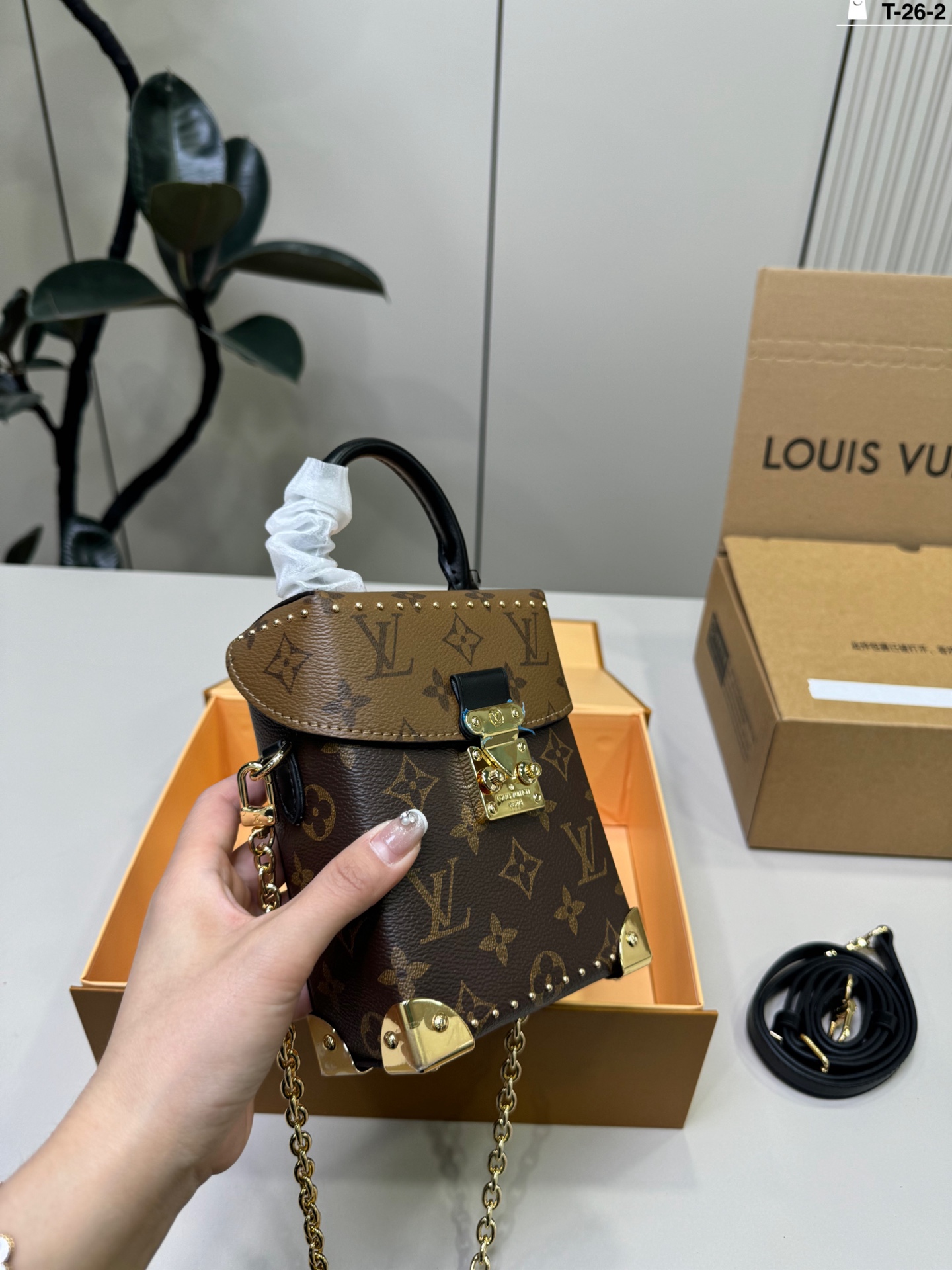 Louis Vuitton p130 26 12 16 Bag 12 x 16