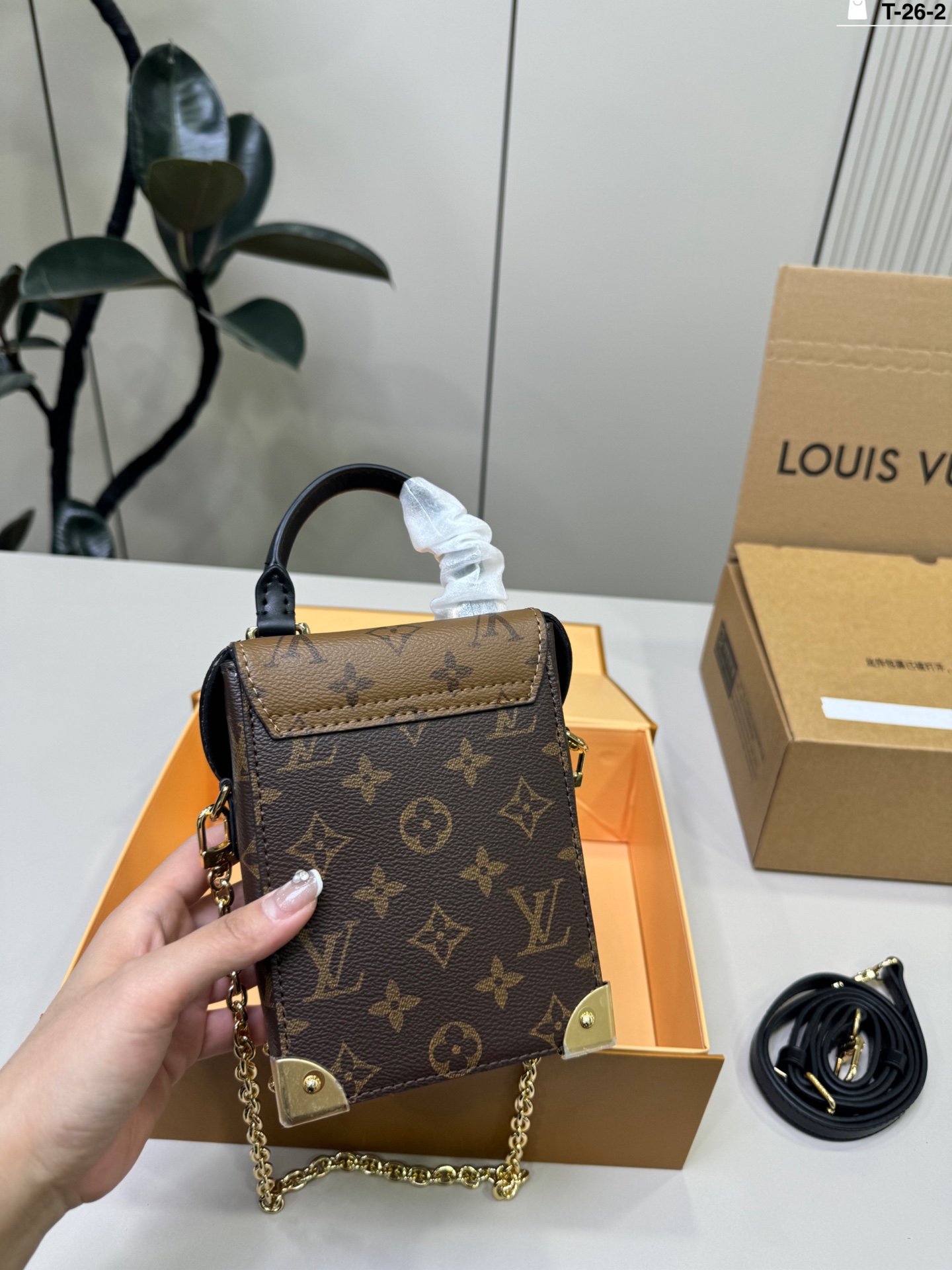 Louis Vuitton p130 26 12 16 Bag 12 x 16