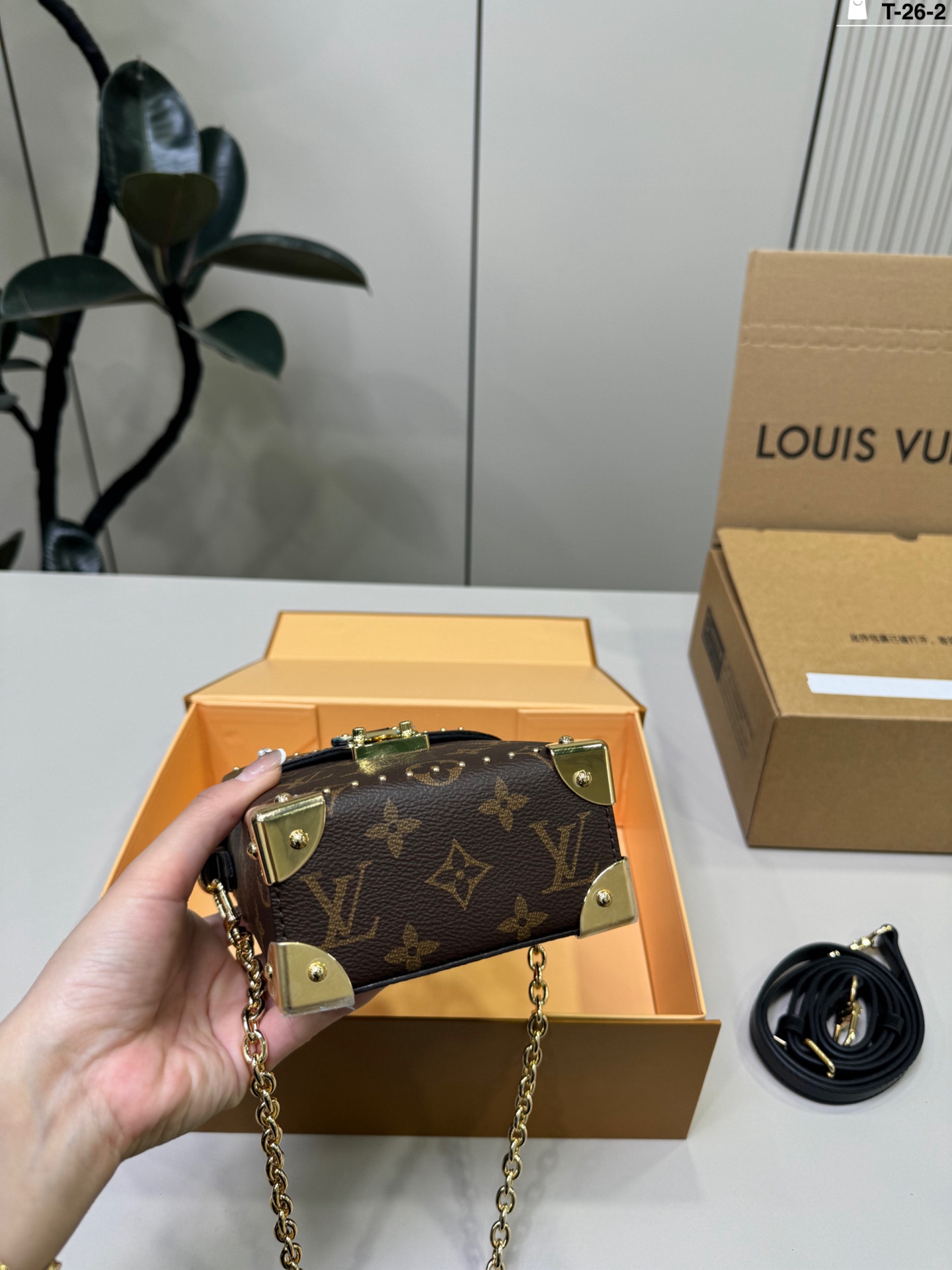Louis Vuitton p130 26 12 16 Bag 12 x 16