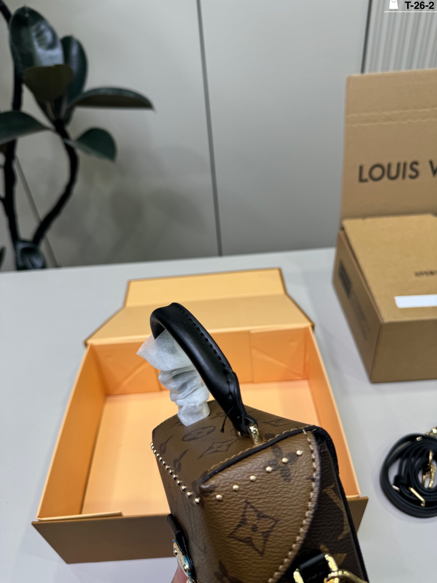 Louis Vuitton p130 26 12 16 Bag 12 x 16