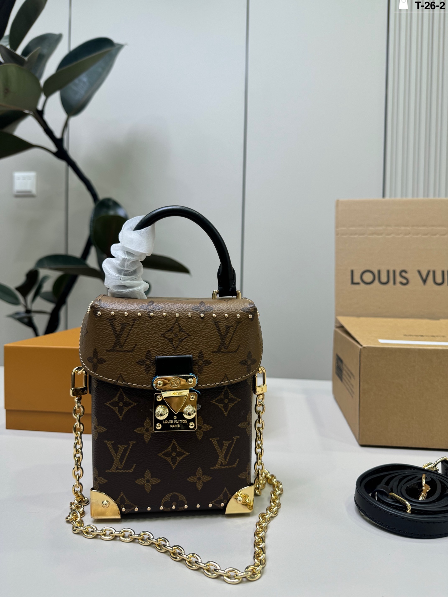 Louis Vuitton p130 26 12 16 Bag 12 x 16