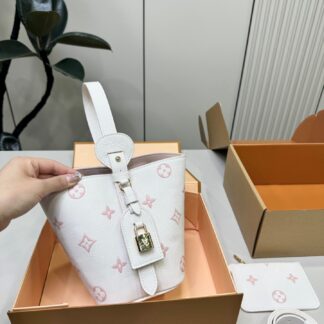 Louis Vuitton p140 10 17 18 ALL inbb Clutch 1.9