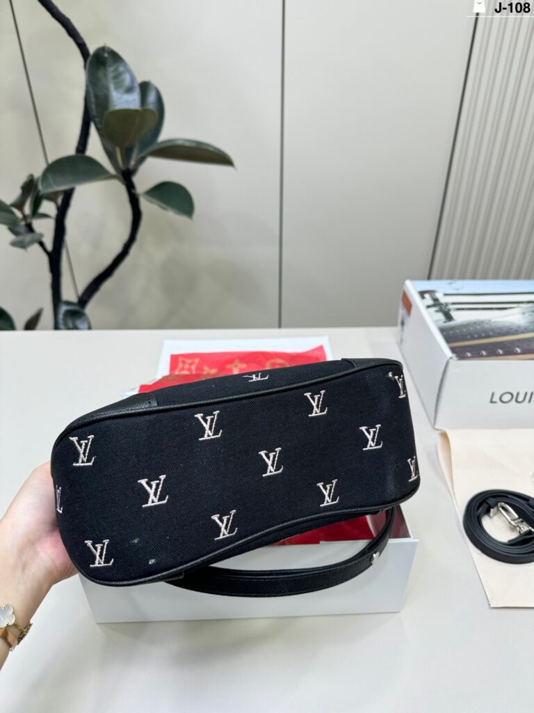 Louis Vuitton p205 108 28 16 Monogram Clutch 1.9 x editorial product context 3