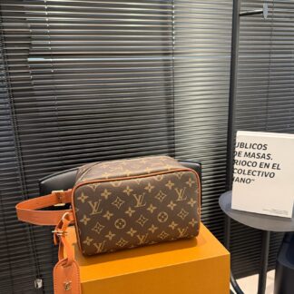 Louis Vuitton girls 22 14 Bag