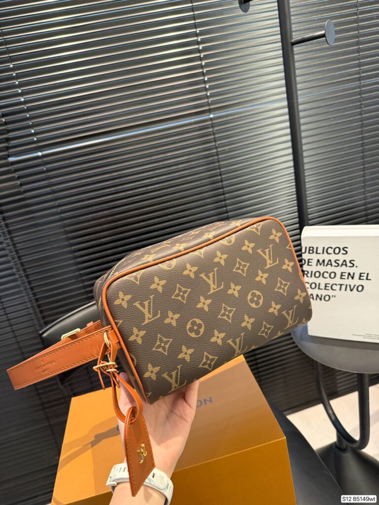 Louis Vuitton P95 girls 22 14 Clutch 1.9 x 1.1 editorial product context 2