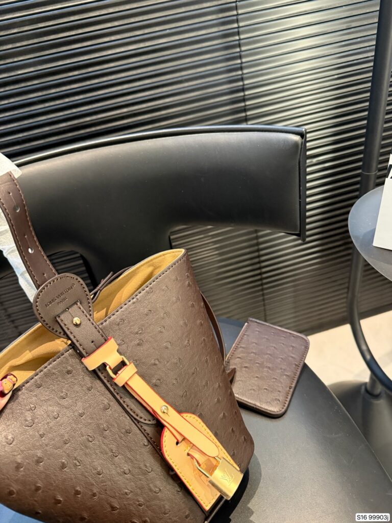 Louis Vuitton P115 Allin 17 18 Clutch 1.9 x 1.1 editorial product context 3