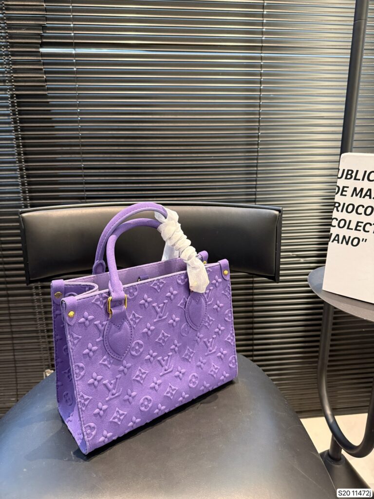 Louis Vuitton Onthego Tote Bag editorial product context 3