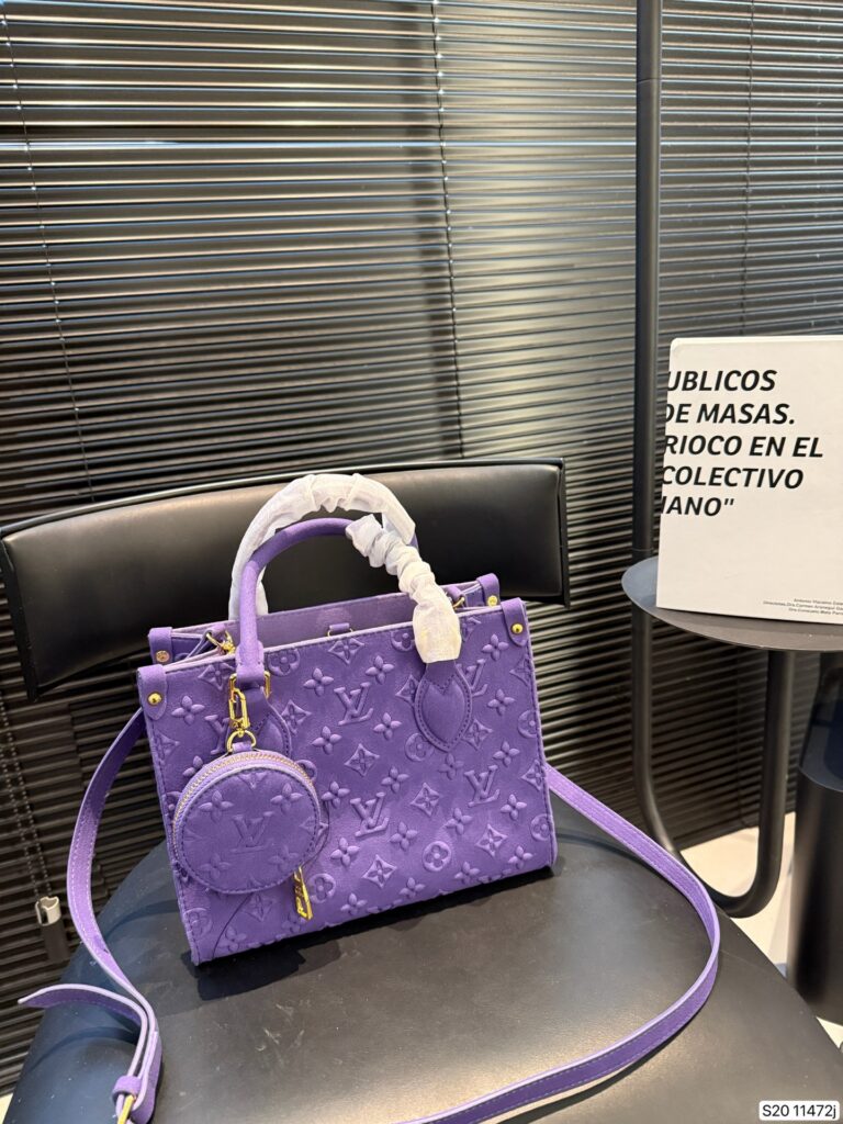 Louis Vuitton P135 Onthego 24 19 Clutch 1.9 x 1.1 editorial product context 1