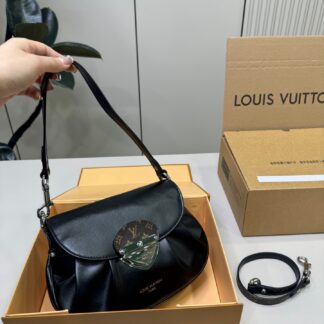 Louis Vuitton p145 26 24 16 Sunset Vibe Clutch 1.9