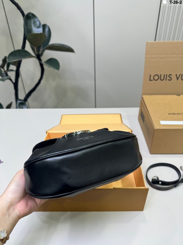 Louis Vuitton 26 Sunset Vibe Black Shoulder Bag 24 x 16 cm editorial product context 3