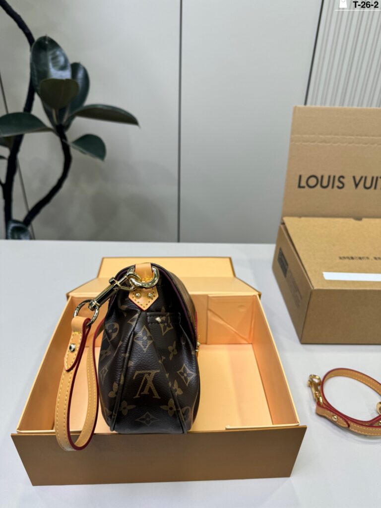 Louis Vuitton 26 Sunset Vibe Bag 24 x 16 cm editorial product context 2