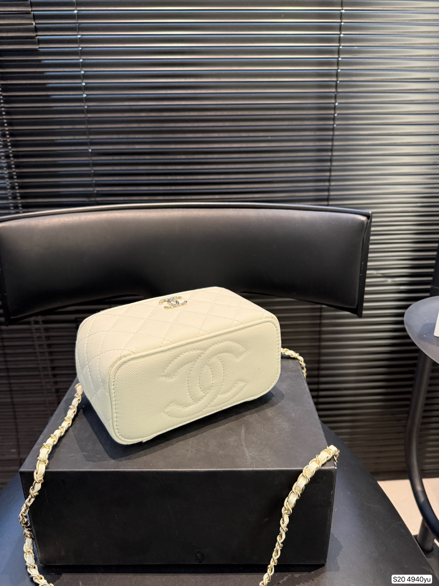 Chanel P135 16 10 4940 Bag