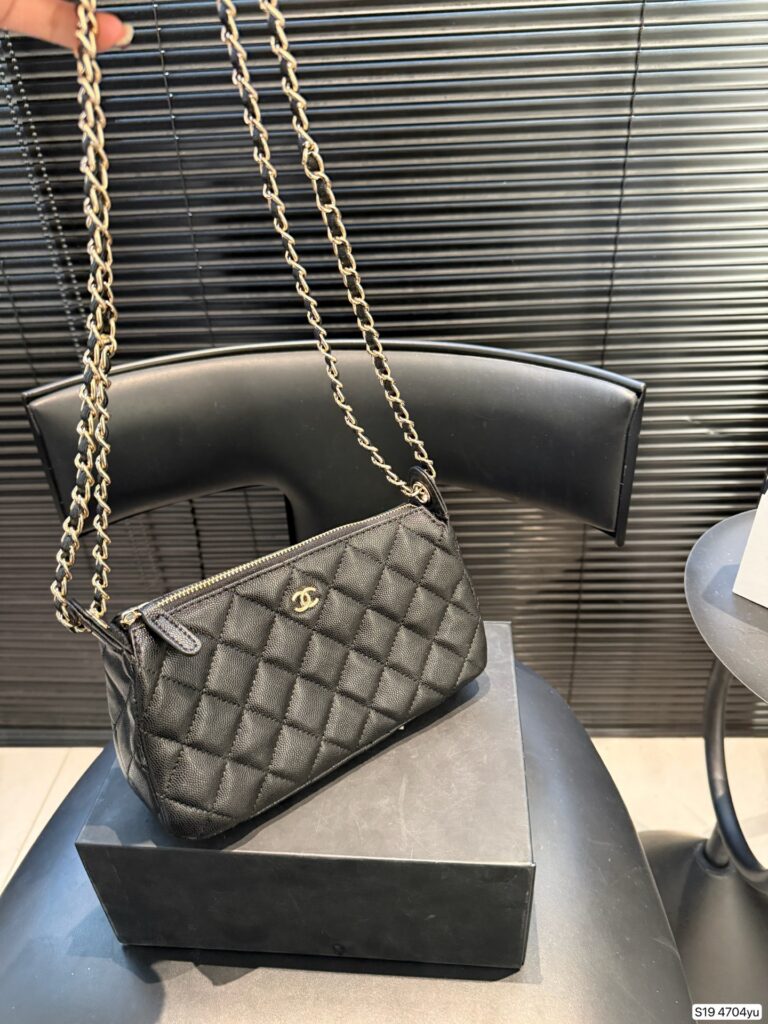 Chanel P130 21 12 4704 Clutch 1.9 x 1.1 x editorial product context 2
