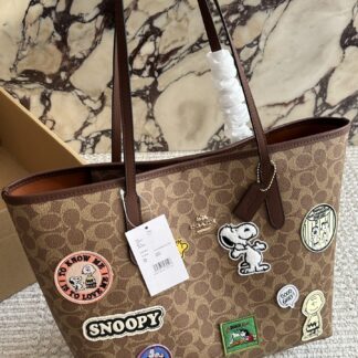 Coach 195 size 35 city logo Tote Bag