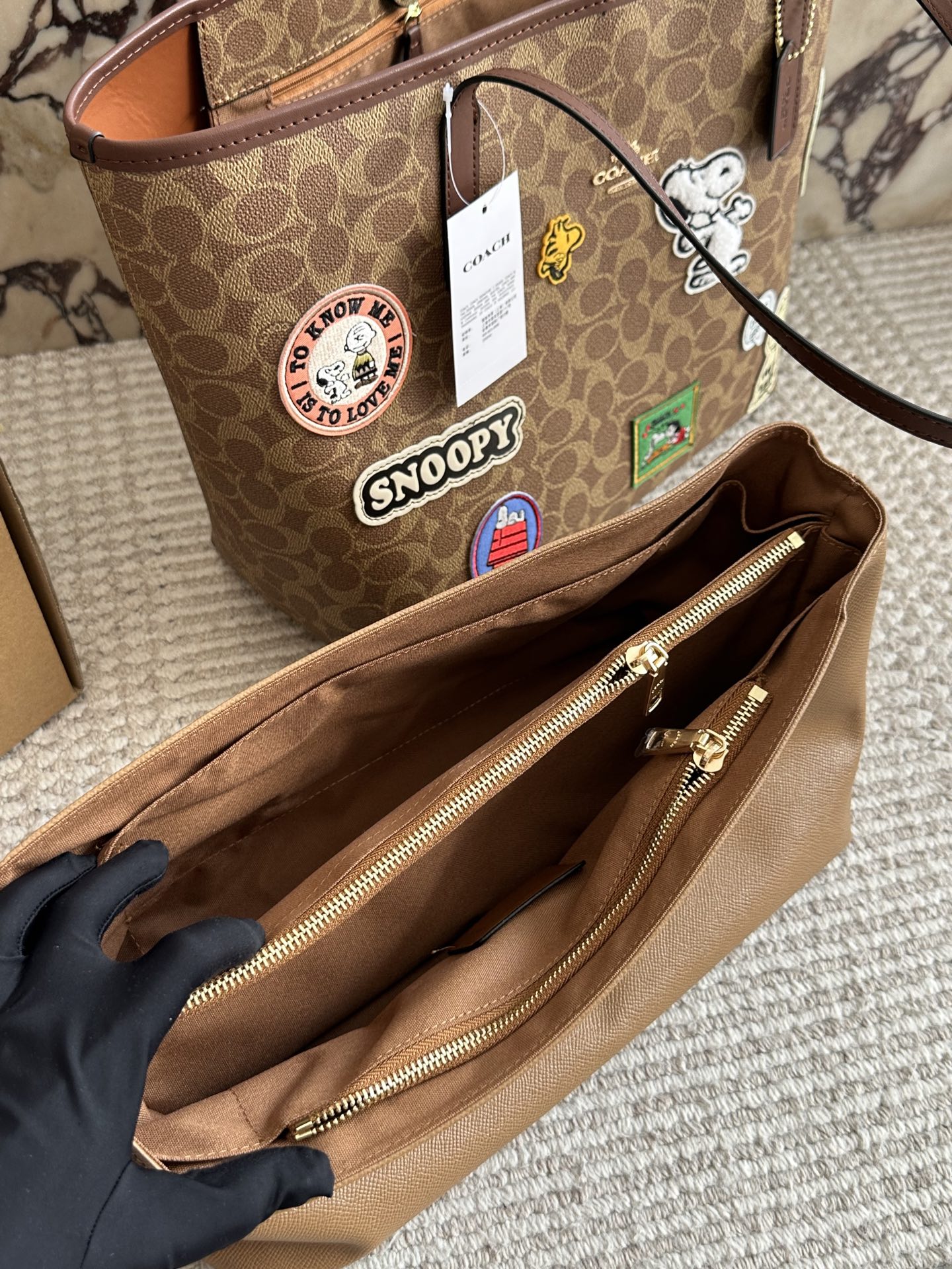 Coach 195 size 35 city logo Tote Bag