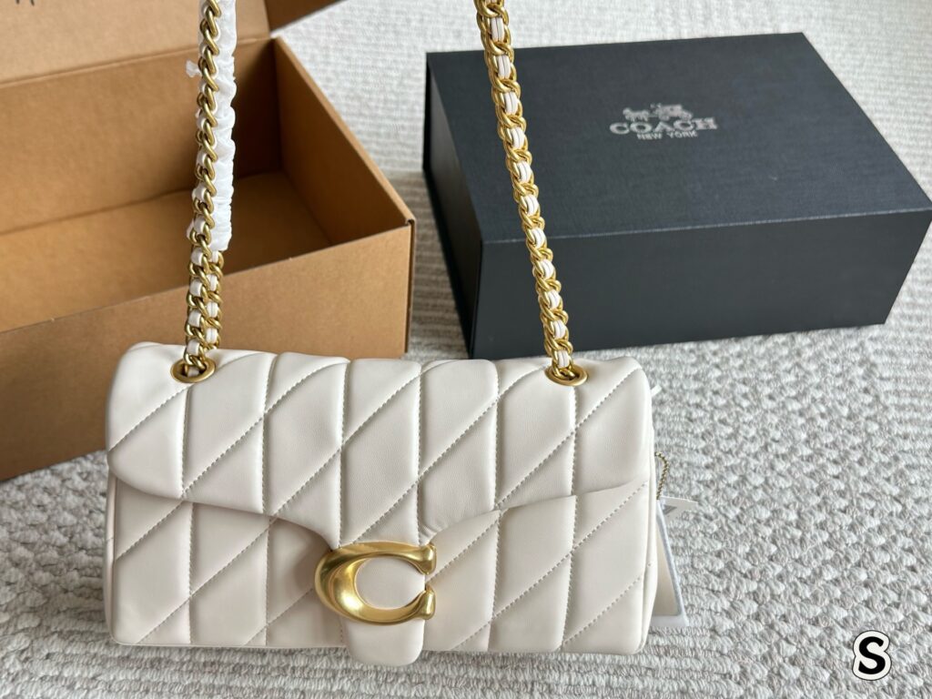 Coach Tabby White Bag 26 x 16 cm editorial product context 3