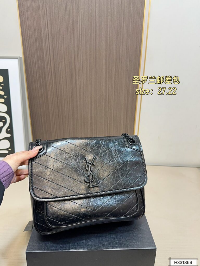 Saint Laurent 170 niki 27 22 Clutch 1.9 x 1.1 editorial product context 2