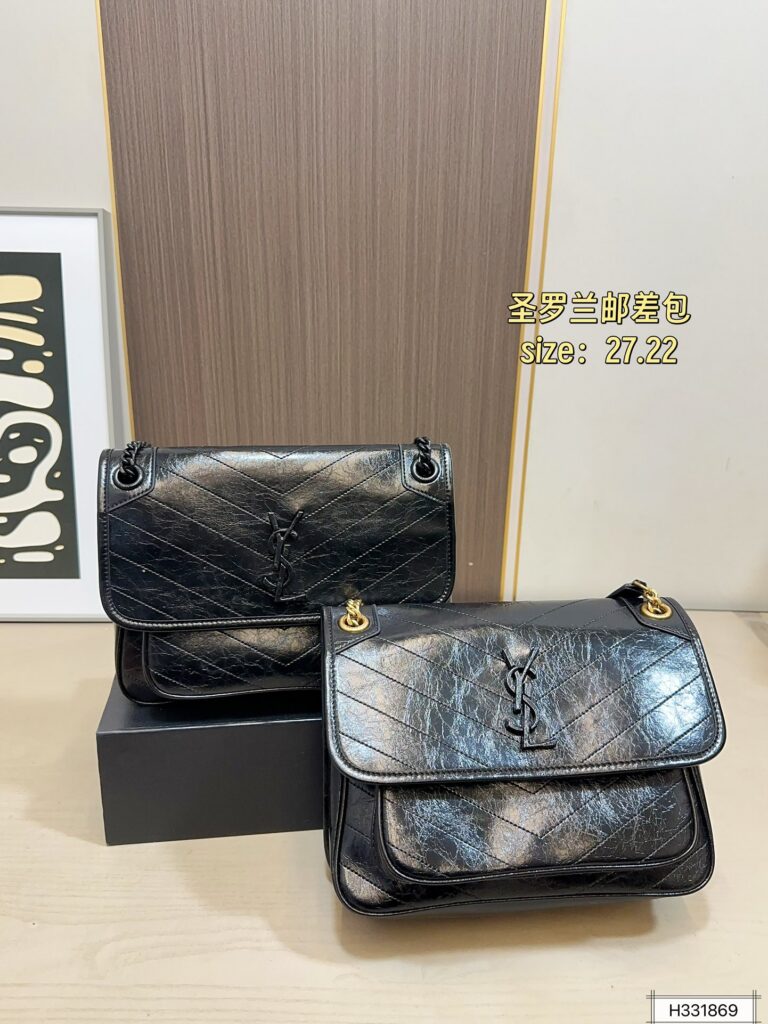 Saint Laurent 170 niki 27 22 Clutch 1.9 x 1.1 editorial product context 1