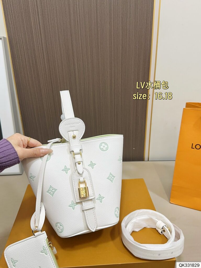 Louis Vuitton 130 ALL IN BB allinbb 16 Clutch 1.9 editorial product context 3