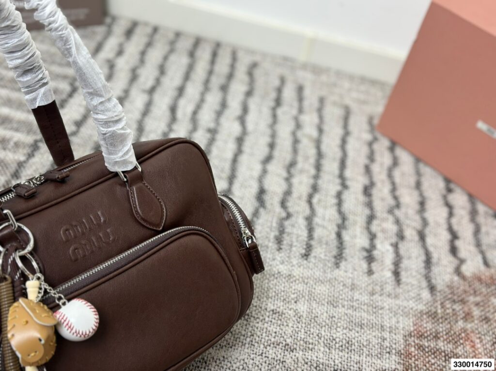 Designer Miu24ss Nice Bag 30 x 20 cm editorial product context 2