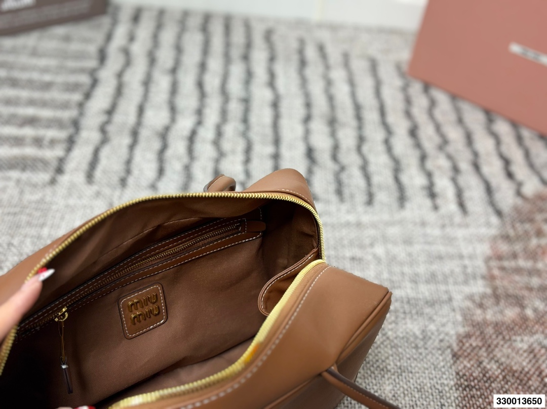 Miu Miu P165 35 22 Bag