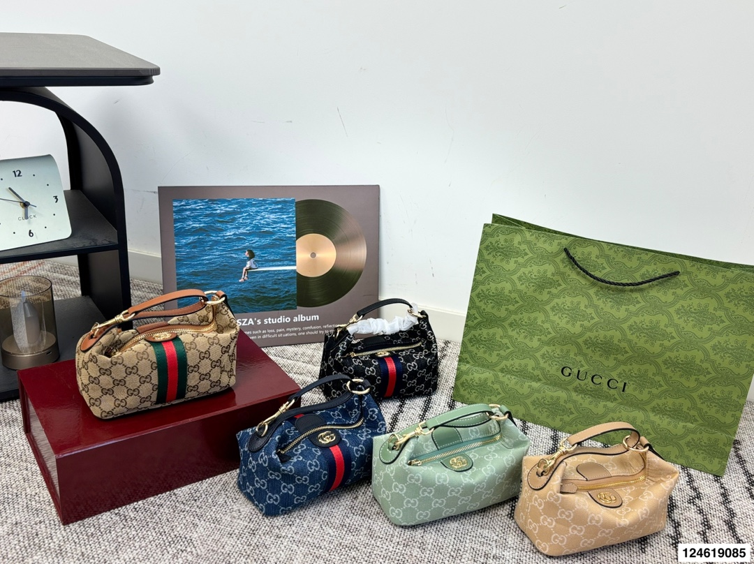 Gucci P110 20 10 Vanity GG Supreme WEB OK Bag