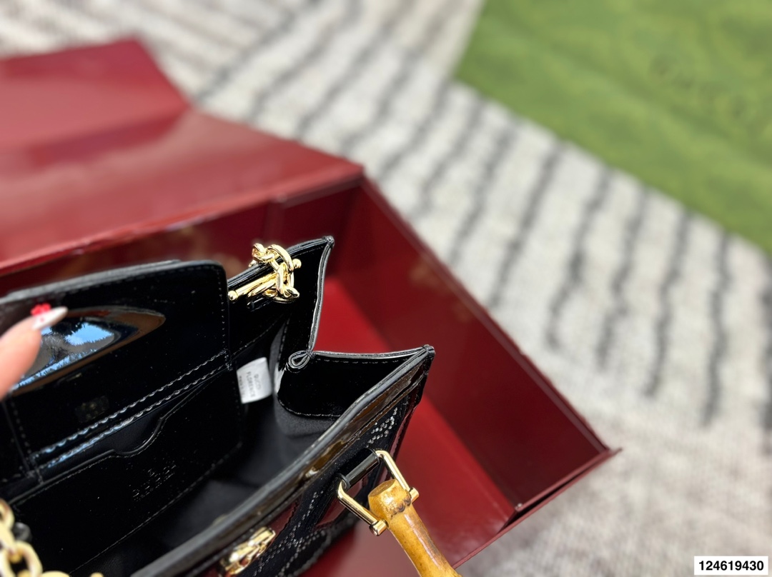 Gucci p145 Diana size 20 15 Handbag