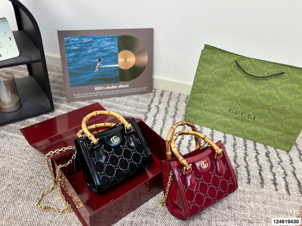 Gucci Diana Handbag 20 x 15 cm editorial product context 1