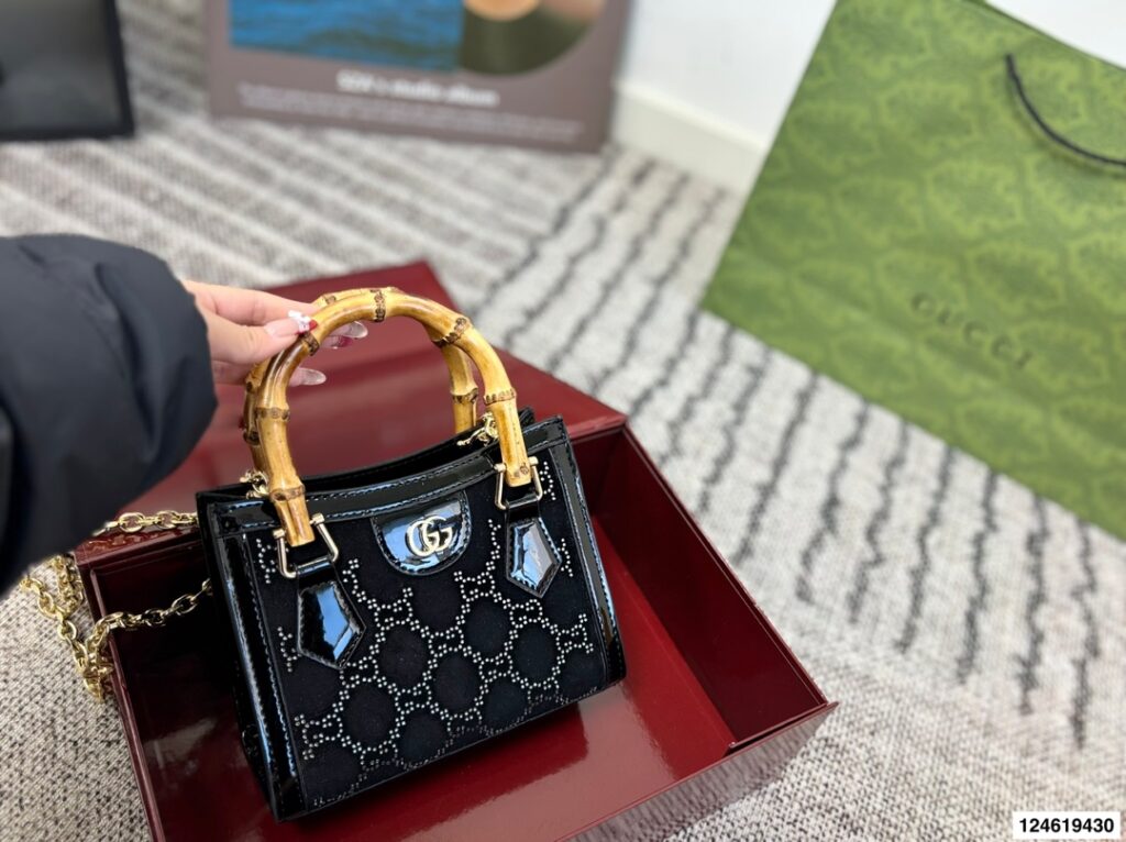 Gucci Diana Handbag 20 x 15 cm editorial product context 3