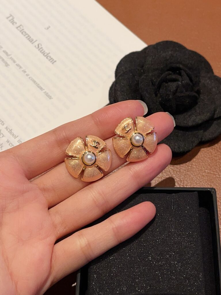 Designer Ring editorial product context 3