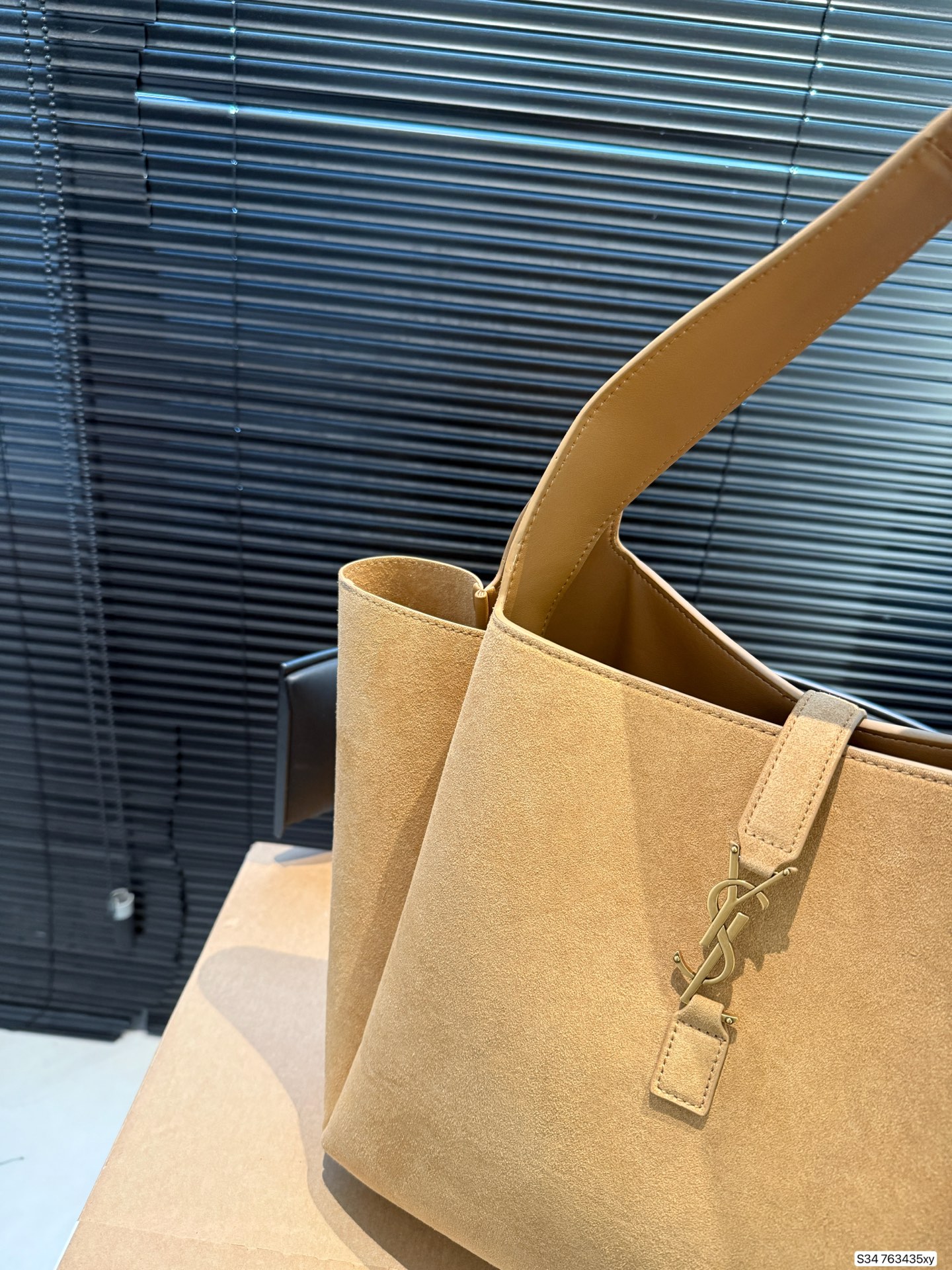 Saint Laurent P205 32 28 Tote Bag