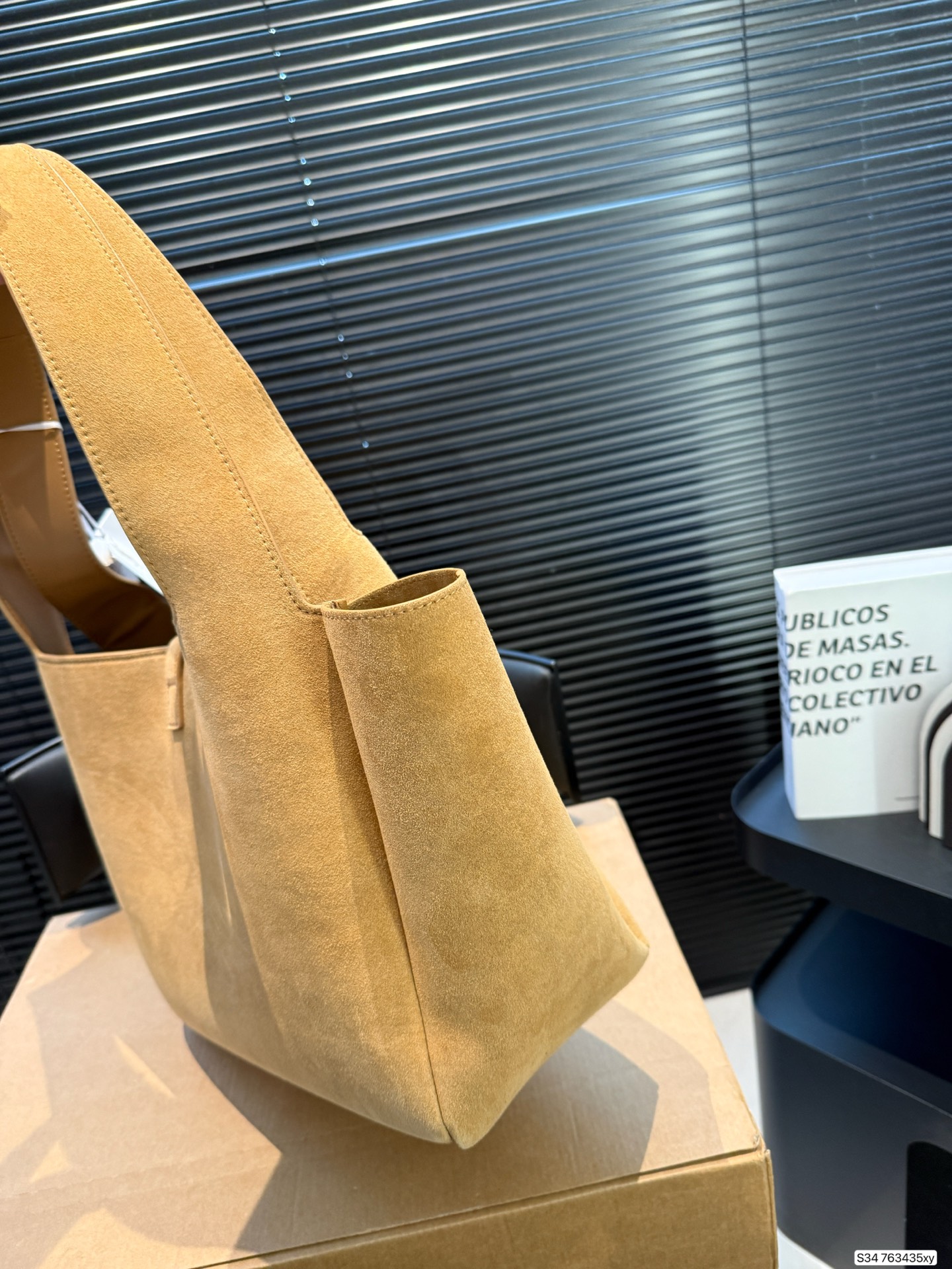Saint Laurent P205 32 28 Tote Bag