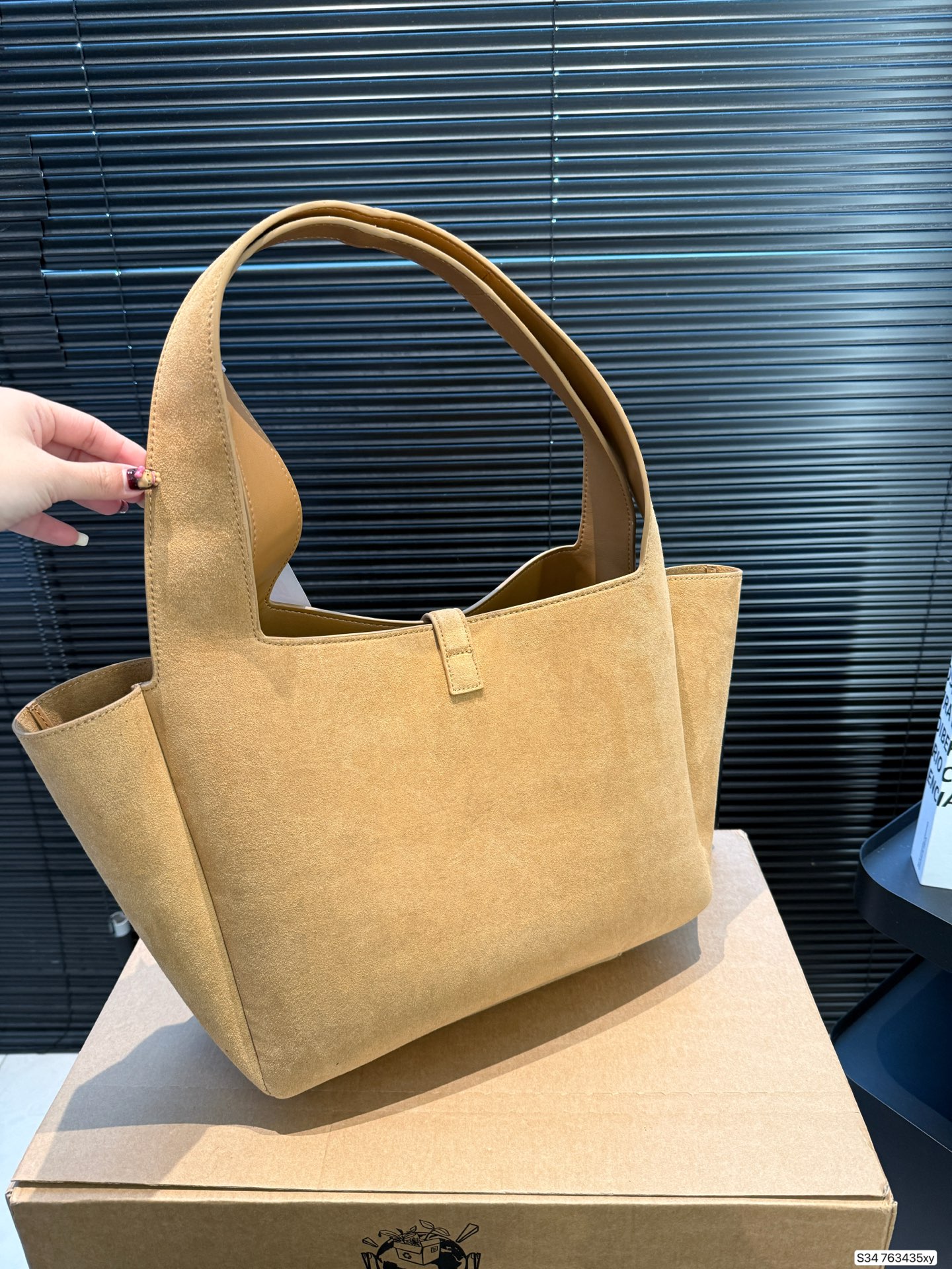 Saint Laurent P205 32 28 Tote Bag