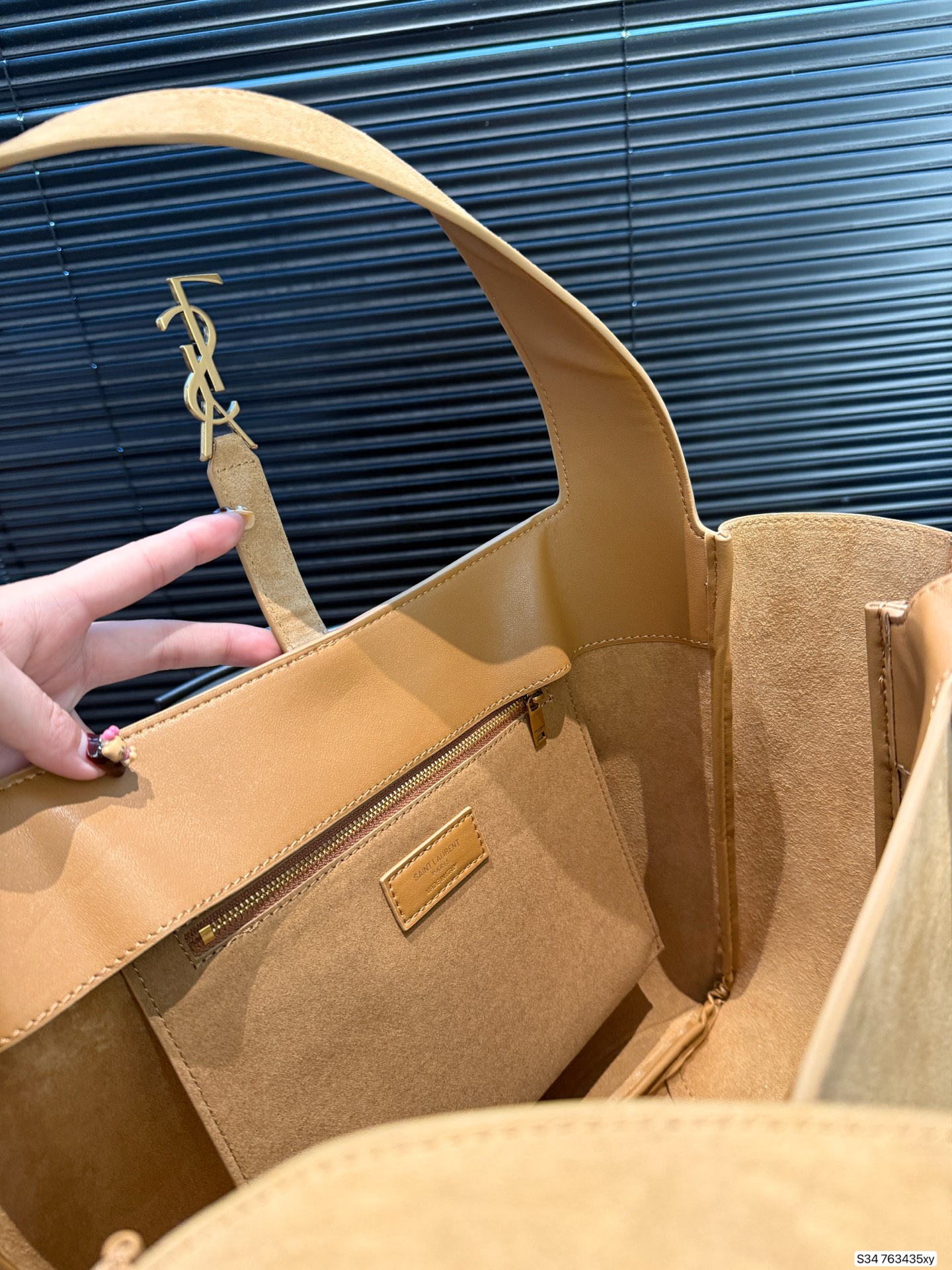 Saint Laurent P205 32 28 Tote Bag