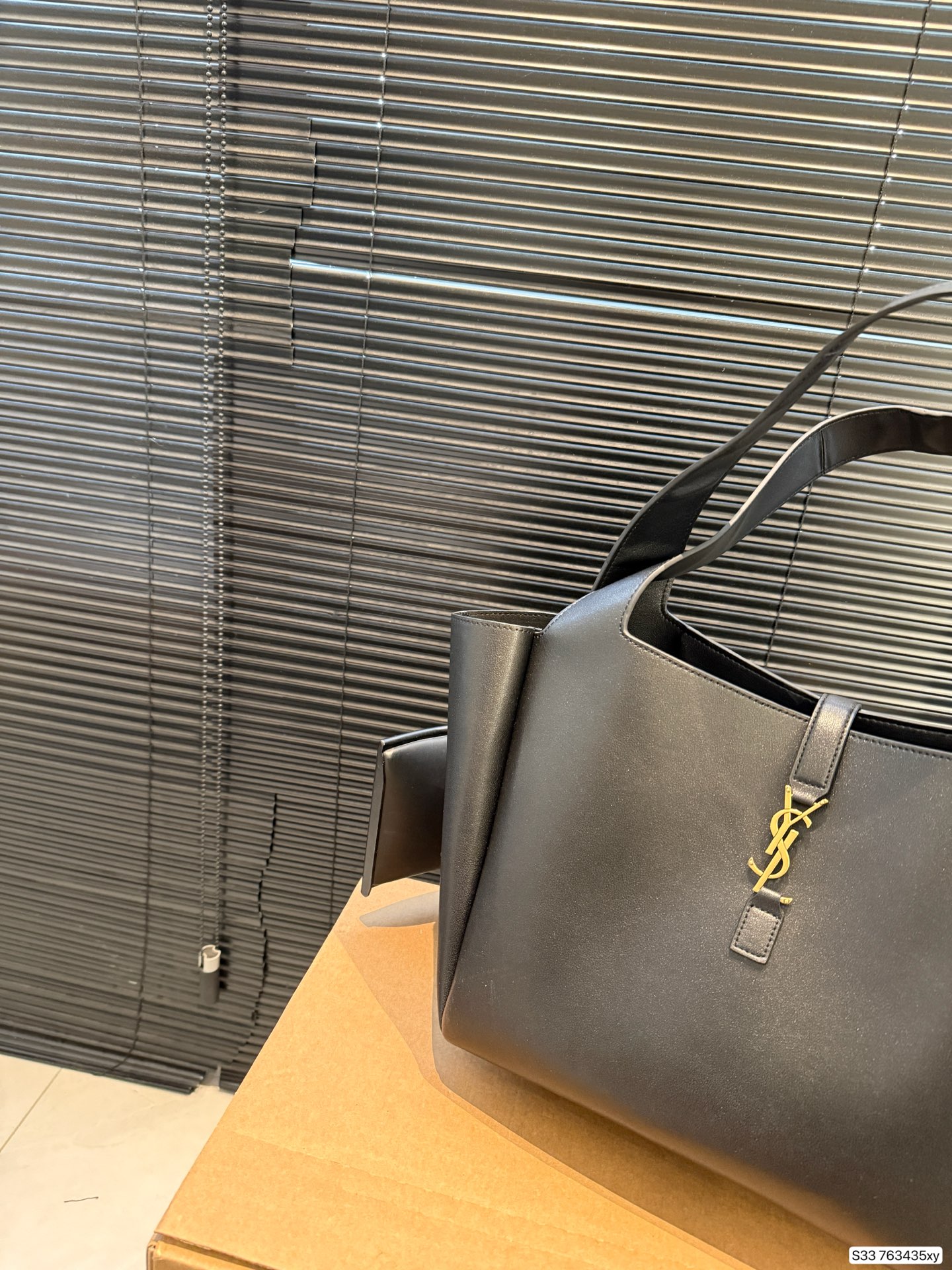 Saint Laurent P200 32 28 Tote Bag