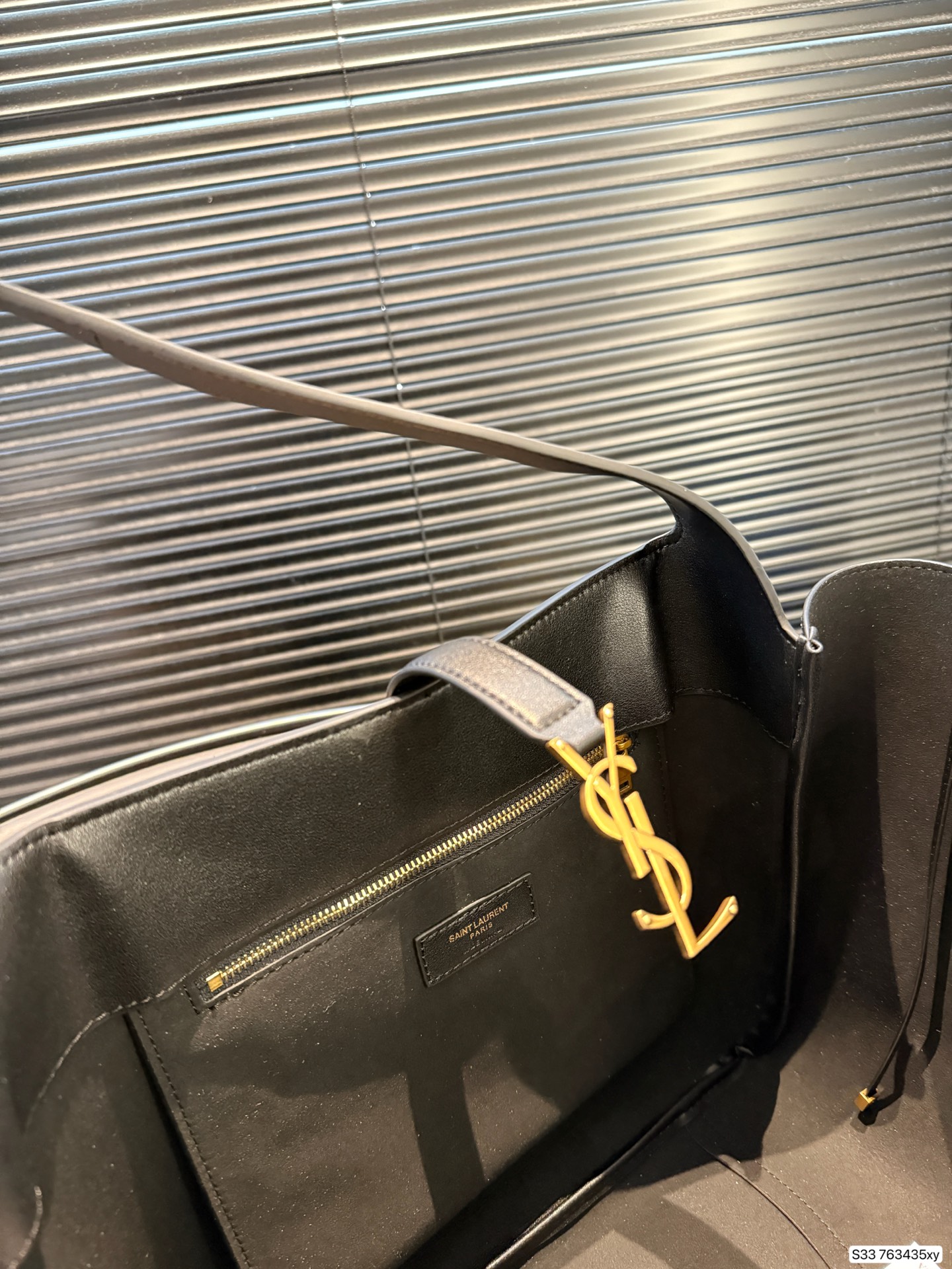 Saint Laurent P200 32 28 Tote Bag