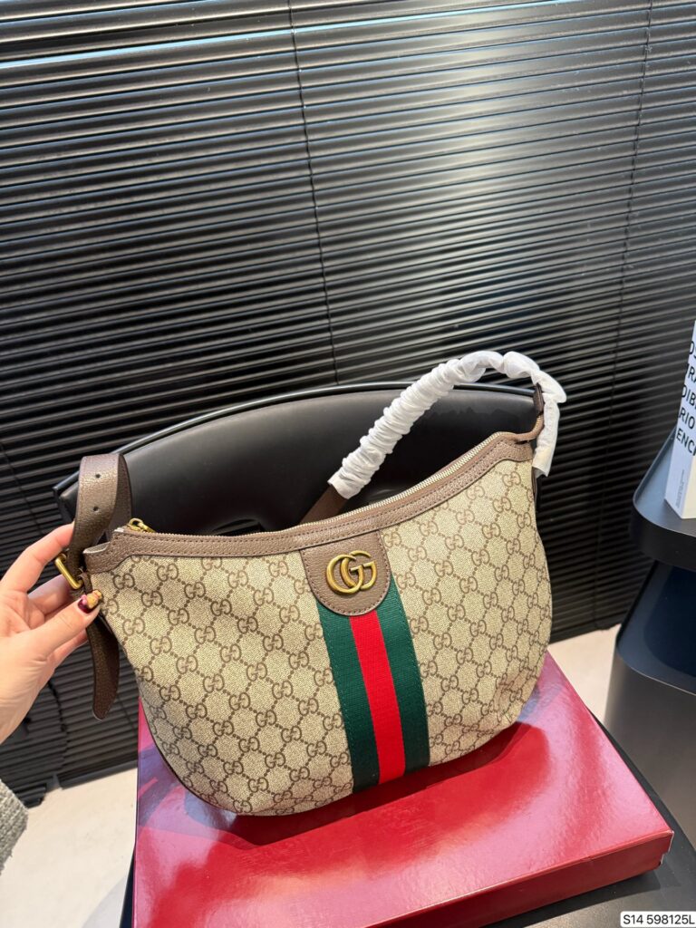 Gucci P105 34 23 Bag editorial product context 1