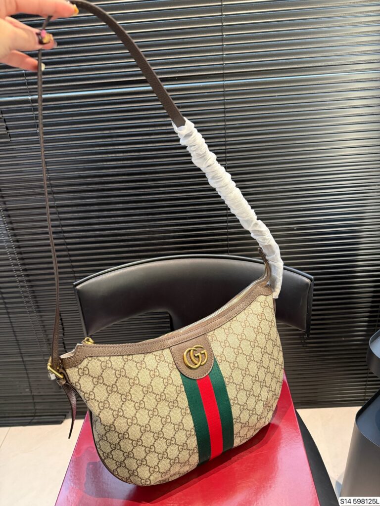 Gucci P105 34 23 Bag editorial product context 2