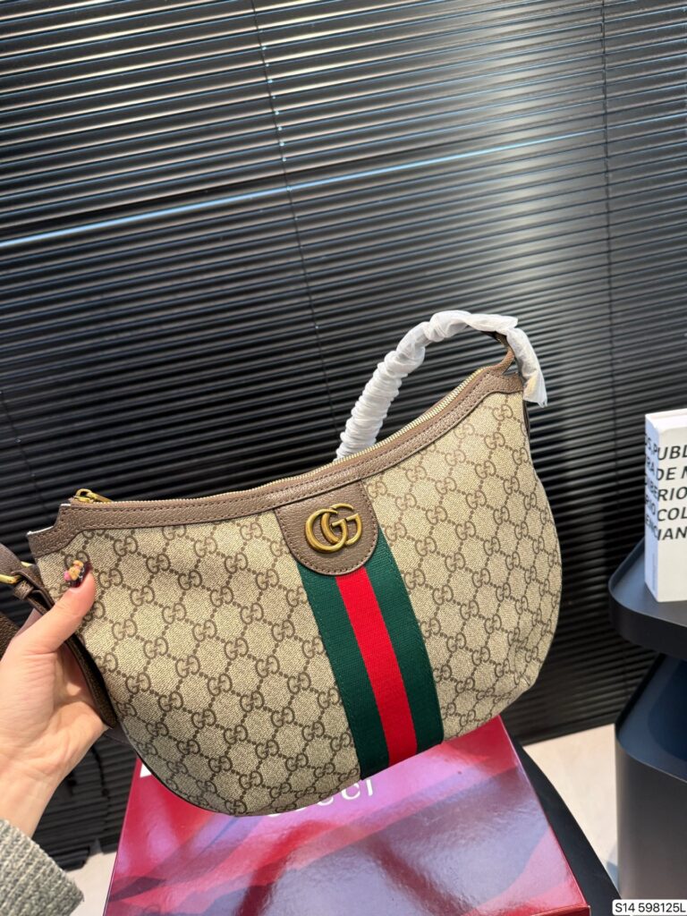 Gucci P105 34 23 Bag editorial product context 3