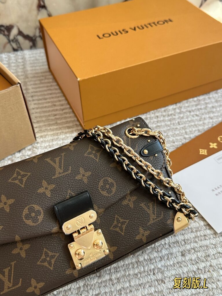 Designer Trunkie Bag 22 cm editorial product context 2